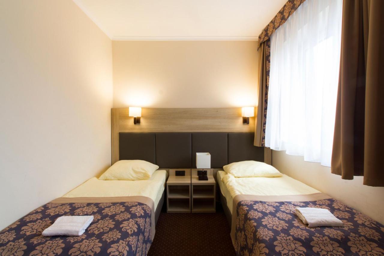 Motel Db2000 บิวโกราย ภายนอก รูปภาพ